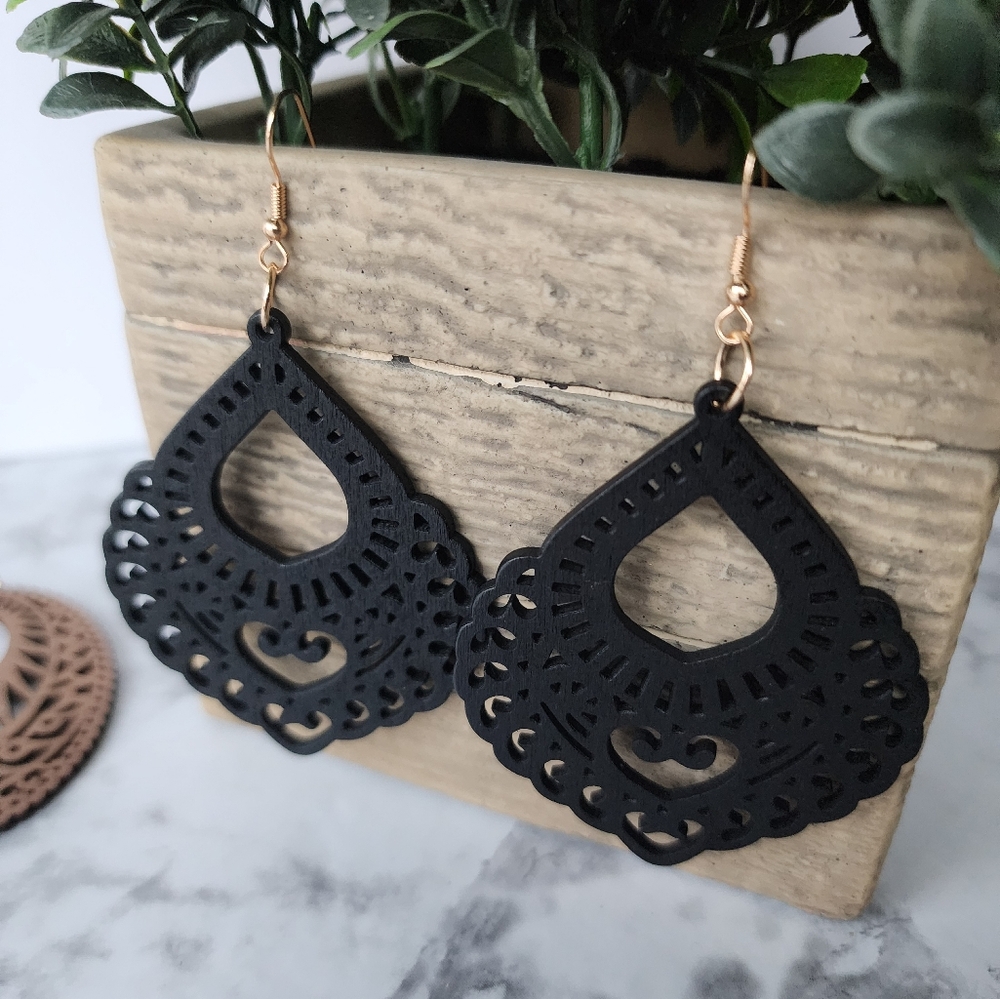 Elegant Black Lace Earrings